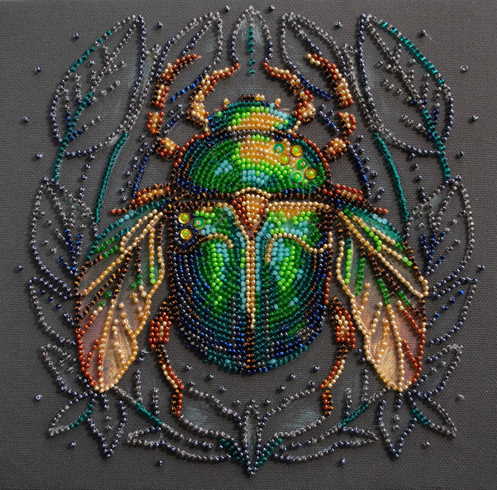 Mid-sized bead embroidery kit - Emerald beetle AMB-105