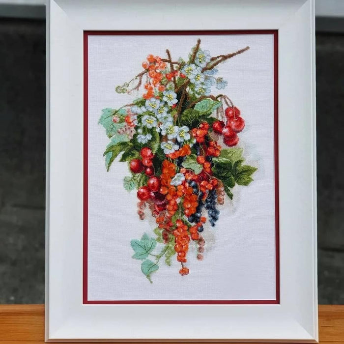 Cross-stitch kit M-266 "Sweet berry"