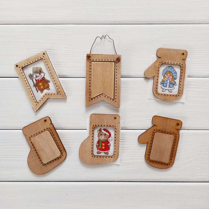 Set Christmas Charms DI-20 Cross Stitch with Wooden Frames - Wizardi