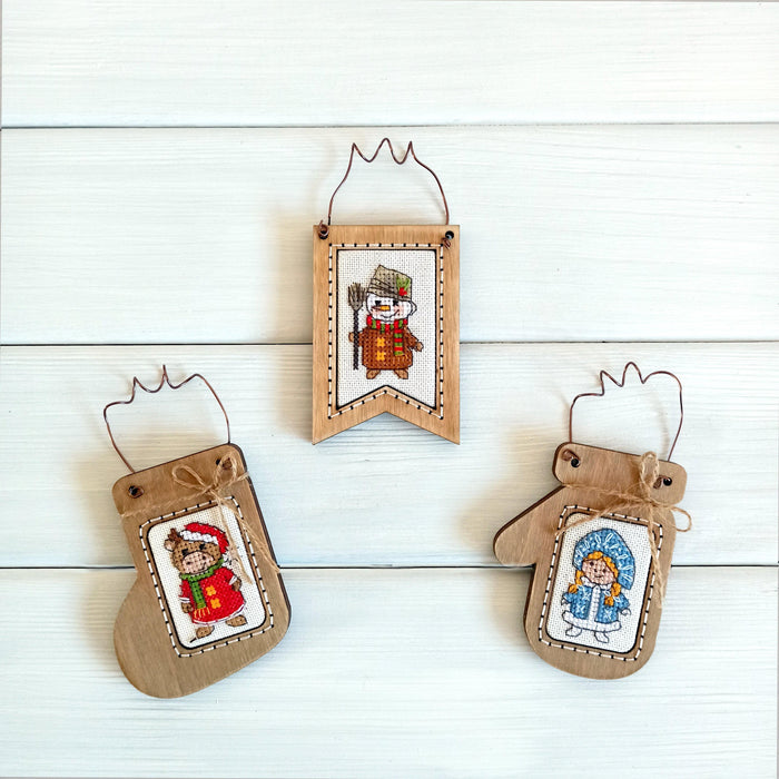 Set Christmas Charms  DI-20 Cross Stitch with Wooden Frames - Wizardi
